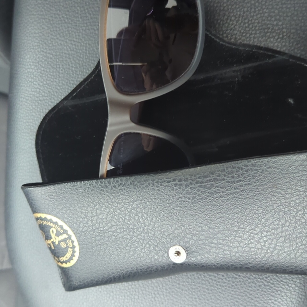 Ray-Ban Sunglasses - Picture 4 of 6